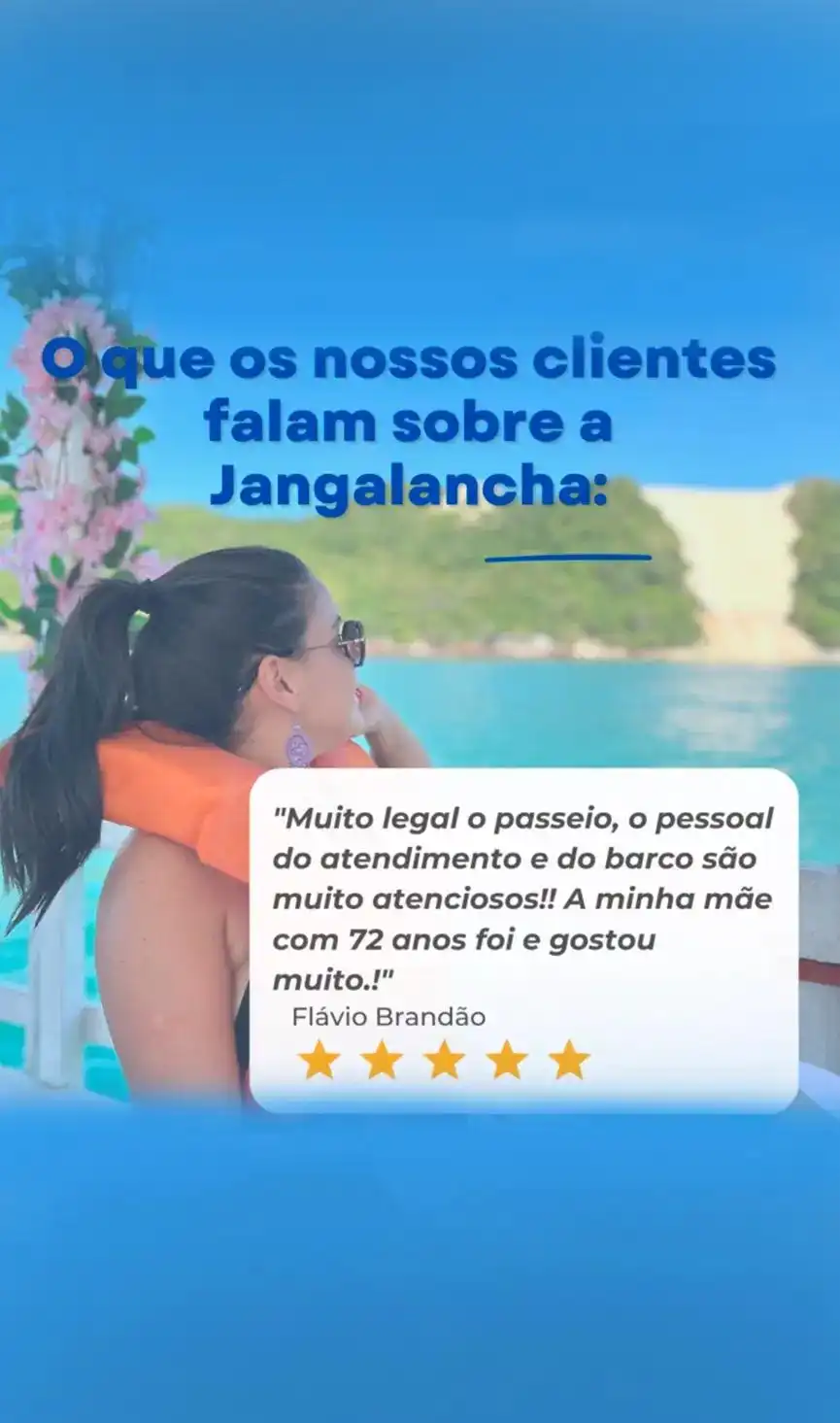 Barco que procura os golfinhos em torno do Morro do Careca em Ponta Negra, bem em frente aos hotéis da cidade! Parada pra banho com tapetes flutuantes e boias !